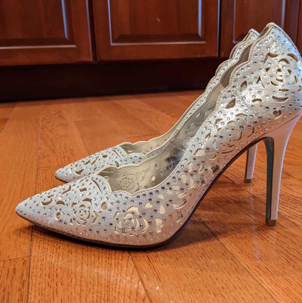 Betsey Johnson Shoes - Picture 2 of 5